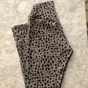 Balance Althetica Snow Leopard Midnight size small